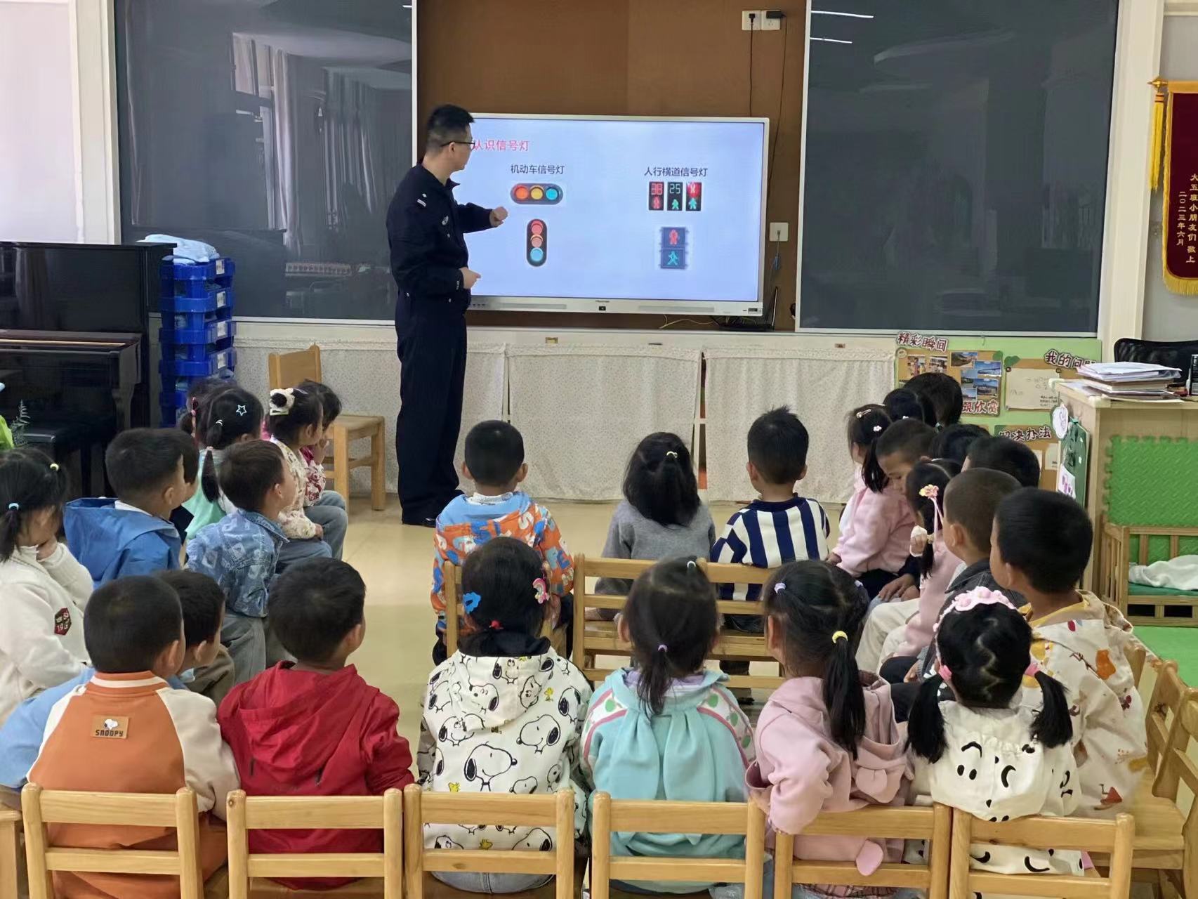 20240614【生活燕幼·年级组动态】新城分园：“家”点精彩，“育”见未来——家长故事团、资源团、种植团活动_html_11cfc5e9.jpg