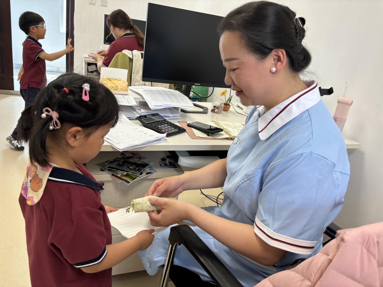 20240520 【生活燕幼·园区动态】“夏意芬芳，幸福满满”——舌尖上的节气之小满_html_47fdff39.jpg