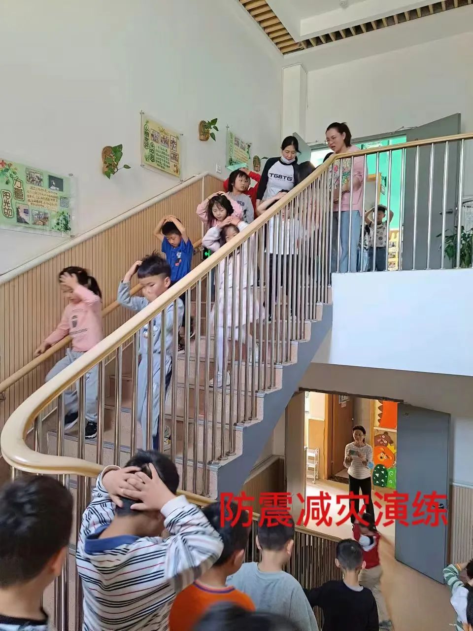 20220513【安全第一】下庙园区：“防震减灾，安全常在”——防震减灾演练活动_html_5bbc28c4.jpg