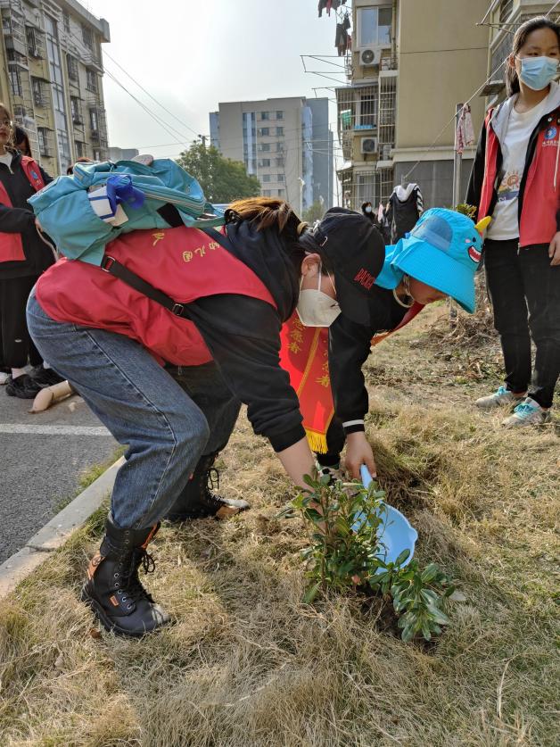 20220305燕幼燕华植树节活动(1)_html_65d17099.jpg