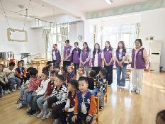 20231101大学生志愿者走进燕子矶幼儿园_html_m790d787b.jpg