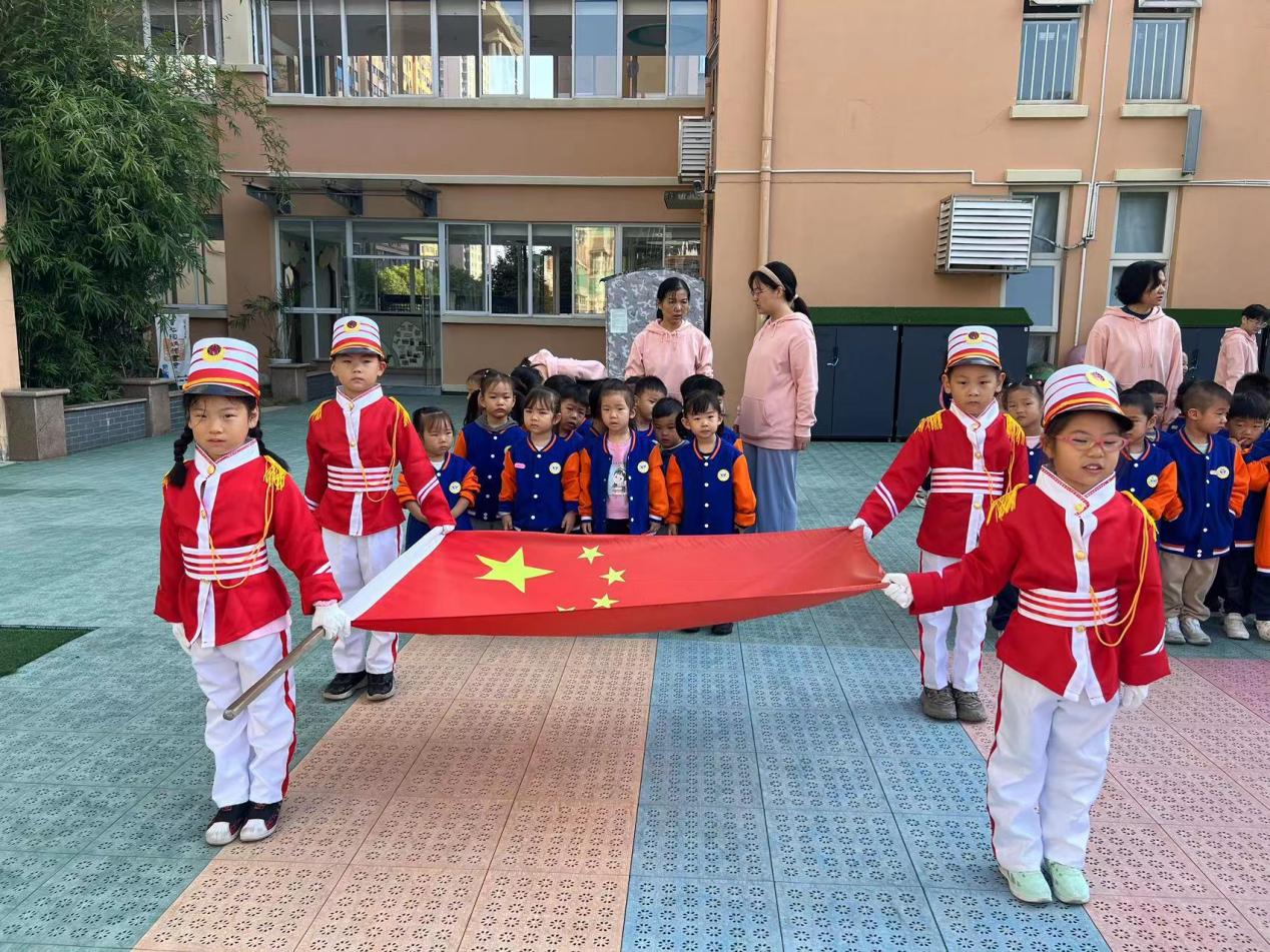 20231030【生活燕幼&middot;园区动态】下庙分园：“小仪式，大情怀”——大三班升旗仪式_html_74d6f024.jpg