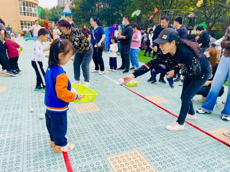 【生活燕幼·年级组动态】下庙分园：“大手牵小手，一起来运动”——中班半日开放暨亲子运动会活动_html_1979890d.jpg