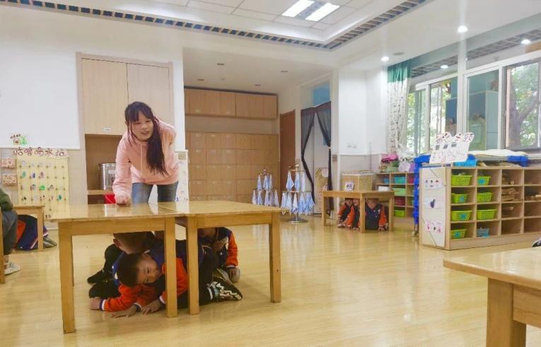 【生活燕幼·年级组动态】下庙分园：“大手牵小手，一起来运动”——中班半日开放暨亲子运动会活动_html_29e61124.jpg