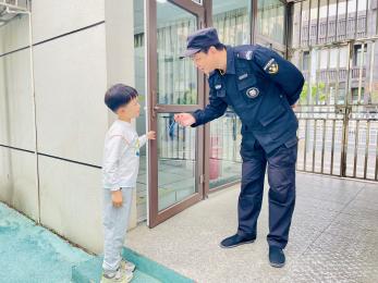20250509【生活燕幼·园区动态】燕鸣苑分园：“‘劳’有所为 马上行‘动’”——劳动节活动_html_m52c701e5.jpg