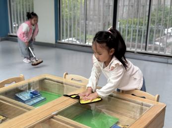 20250509【生活燕幼·园区动态】燕鸣苑分园：“‘劳’有所为 马上行‘动’”——劳动节活动_html_25703a53.jpg