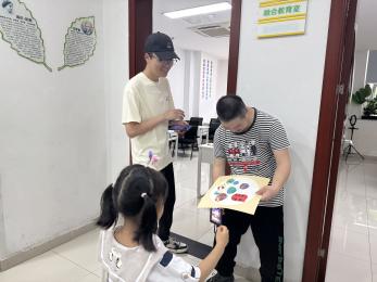 20250528【生活燕幼】“以爱驱碍，让爱启航”——燕子矶幼儿园助残月活动_html_60fa6bd2.jpg