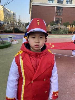 20201221【小仪式，大情怀】新城园区大一班升旗仪式_html_m18121880.jpg