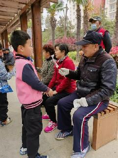 【生活燕幼】燕幼中心园“与星同行，用爱唤醒”——关爱自闭症儿童社区宣传活动_html_m3c6b2670.jpg