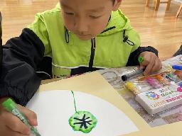 【生活燕幼·教研组动态】燕幼中心园“游戏促发展，教研共成长”——美术教研组区域游戏开放活动_html_16bbaf8c.jpg