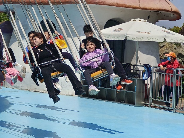 20230407 新城银杏湖春游_html_m6937bb19.jpg