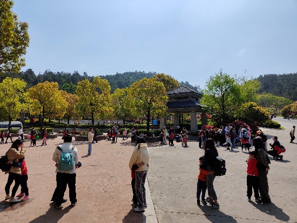 20230407 新城银杏湖春游_html_624eaca7.jpg