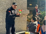 20231208 【生活燕幼·园区动态】暖冬行动 　爱在社区——小班年级组社会实践活动_html_307ee45c.png
