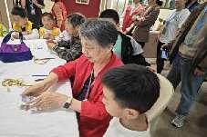 20241008【生活燕幼·班级动态】中心园：“孝润童心，爱满重阳”——重阳节活动_html_2a01c964.jpg