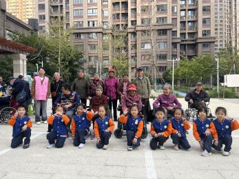 20241010【生活燕幼&middot;园区动态】“九九重阳 童心牵挂”——重阳节活动_html_62db3ef0.jpg