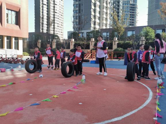 20201118【年级组动态】新城园区大班年级组运动会_html_m775d2b61.jpg
