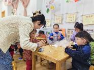 【生活燕幼·园区动态】燕幼中心园：“春风十里不如你，铿锵玫瑰绽芬芳”——三八妇女节活动_html_m342c6f7c.jpg