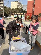 20230303燕幼中心园联合祥和雅苑社区开展“小小雷锋在行动”藏区儿童衣物募集活动_html_2f13d0ae.jpg