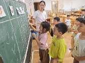20240906【生活燕幼·园区动态】中心园：“秋风生白露，露至秋意浓”——白露节气活动_html_44df19aa.jpg