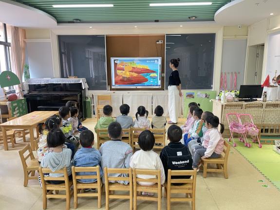 2024.10.8【园区动态】新城园区：袅袅凉风动，凄凄寒露零 ——小一班寒露节气活动_html_m71a07571.jpg