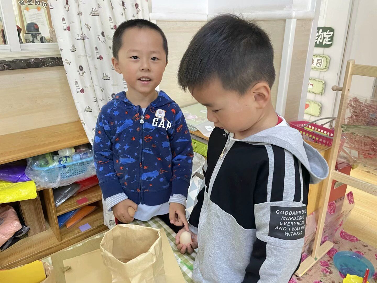 20230514【生活燕幼&middot;园区动态】下庙分园：花漾时光，爱意绽放——母亲节活动_html_6c830e42.jpg