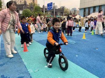 20241217 【生活燕幼·园区动态】燕鸣苑分园：“运动悦童心，亲子伴成长”——亲子运动会_html_mffaef4b.jpg
