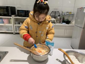 20241224【生活燕幼·园区动态】美好初冬 生日“童”聚——十二月“小桃子”集体生日会_html_2009bda.jpg