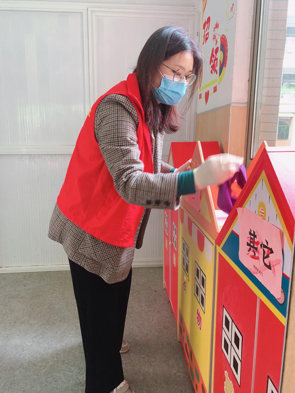 4.13党建新闻稿_html_54e6b695.jpg