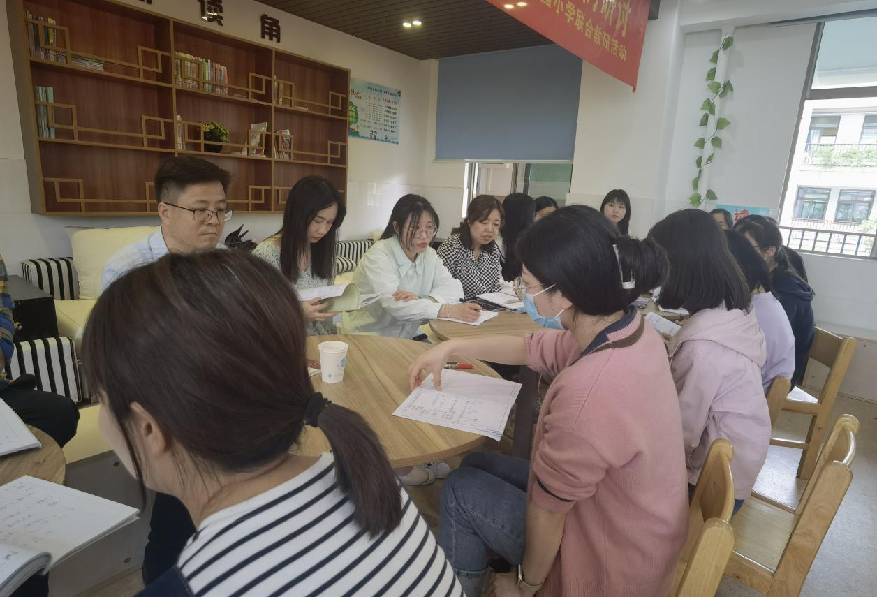 【养正颐小·教学】新课标，新课堂（6）——基于空间观念课例研讨(1)_html_m11a24e30.jpg