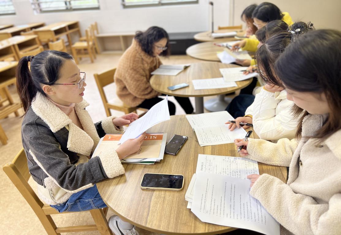 3.24胡慕华英语教研新闻稿_html_36b0f576.jpg