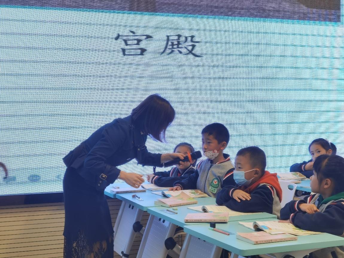 【养正颐小】“研”以致思，让儿歌活力“声入人心”_html_m571b3568.jpg