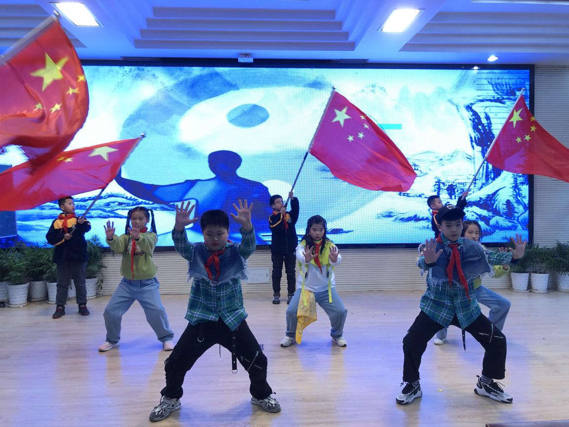 12.31“和谐奋进 畅想未来”元旦文艺汇演新闻报道_html_mfb7b2e0.jpg