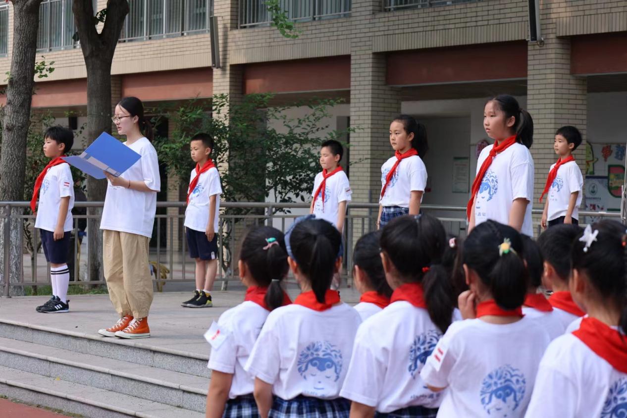 二7班升旗新闻稿(1)(1)_html_4235e708.jpg