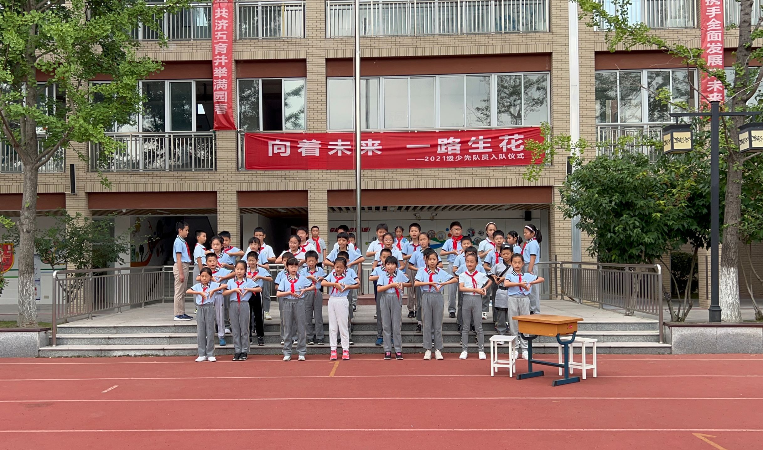 心怀感恩 常行孝举--新闻稿_html_m3800ba09.jpg