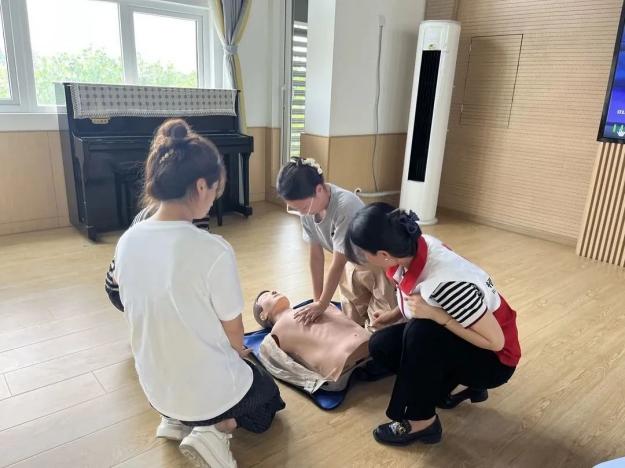 （乐动马幼）【安全第一】应急救护，守护生命——马群幼儿园红十字应急救护知识技能培训