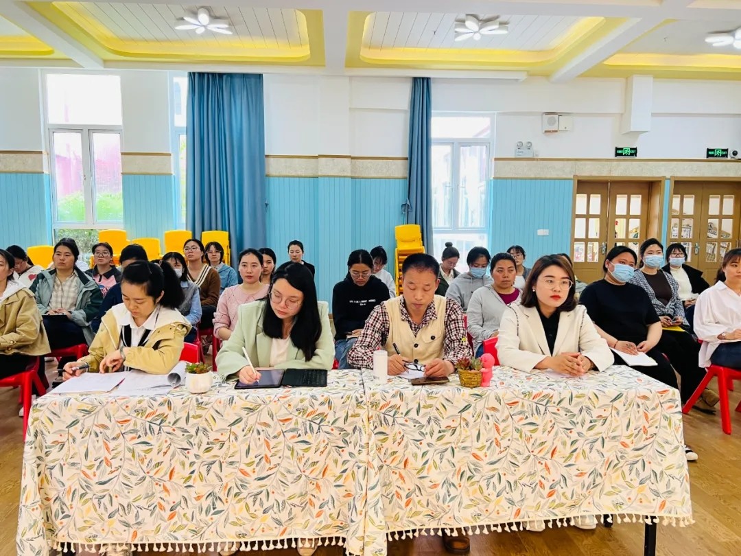 （乐动马幼）【教研动态】不负初夏时光，绽放共研精彩——南师大团队李旭老师入园指导 不经意间动态】