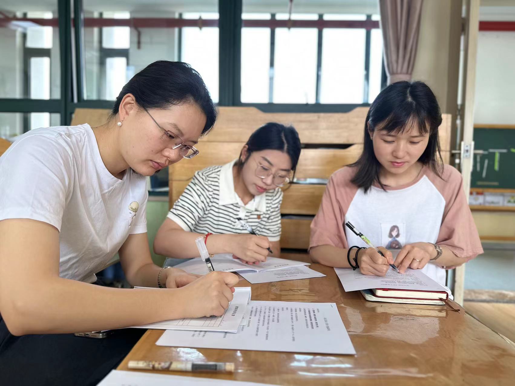 2023.6.2语言教研组活动3_html_26d85bea.jpg