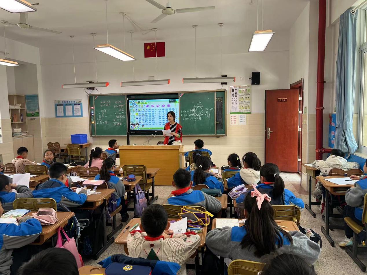 四年级视导报道(2)_html_3cad97ef.jpg