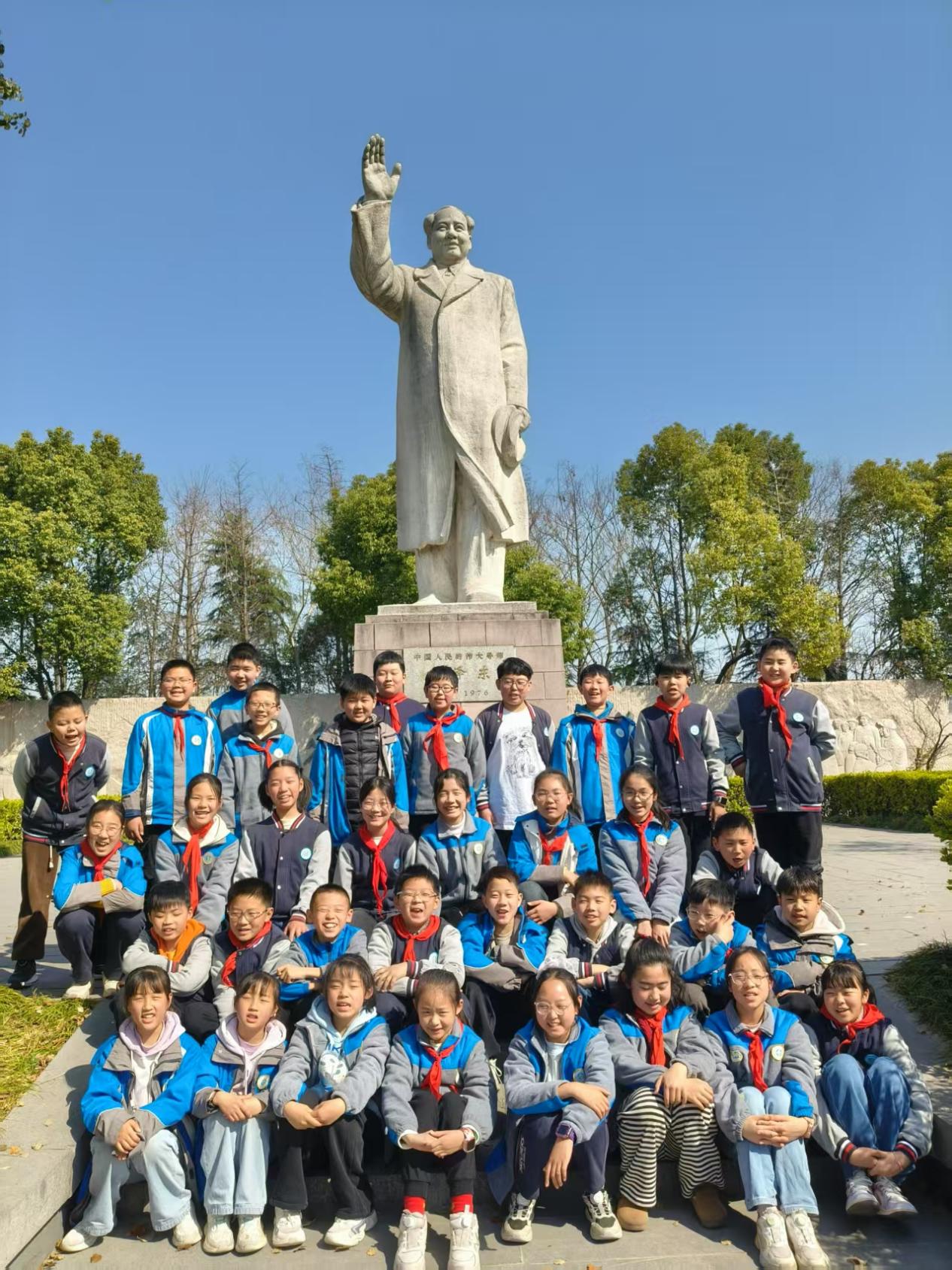 2025.3.24-叶梦瑶-【大爱青秀·德育】揽韵园博园，寻春栖霞山(1)_html_m72b1df47.jpg