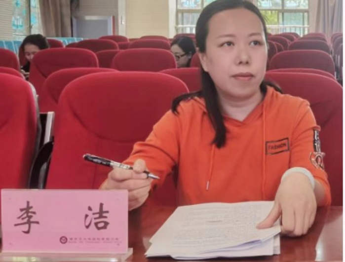 1_1_导师班会润心灵 携手引领共成长——栖霞区颜丽、周宏亮名师工作室送教活动_html_21b34aea.jpg