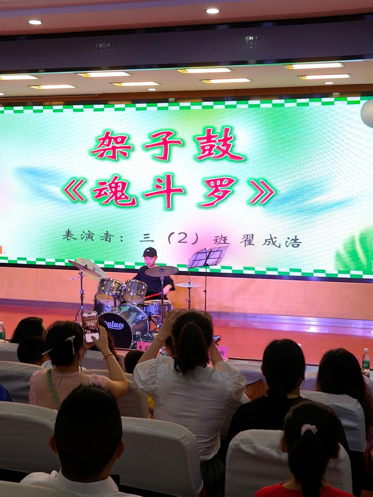 2024.5.31-陈梦琦-【大爱青秀·德育】不负“拾”光  逐梦启航——记青秀城小学三年级成长礼仪式_html_137ffb80.jpg