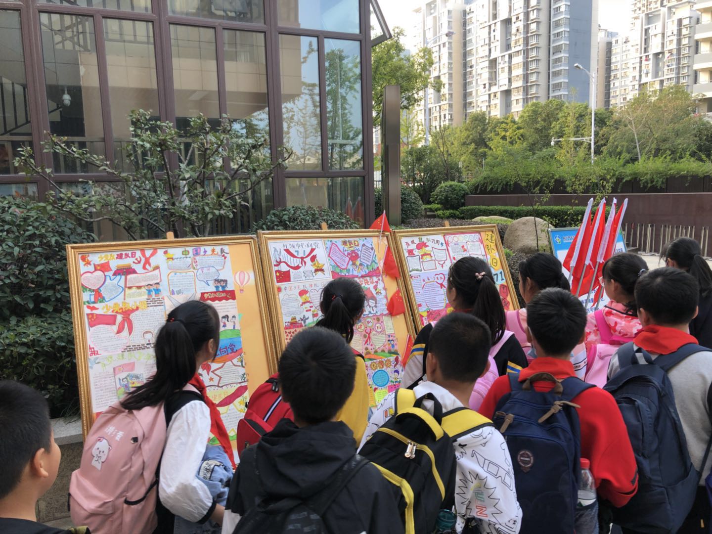 建队日新闻稿文档 (7)_html_4ffbc4a9.jpg