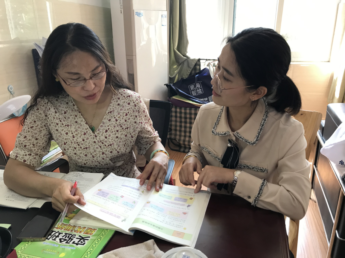 众人拾柴火焰高，凝心聚力促成长(1)_html_4c505bfb.png