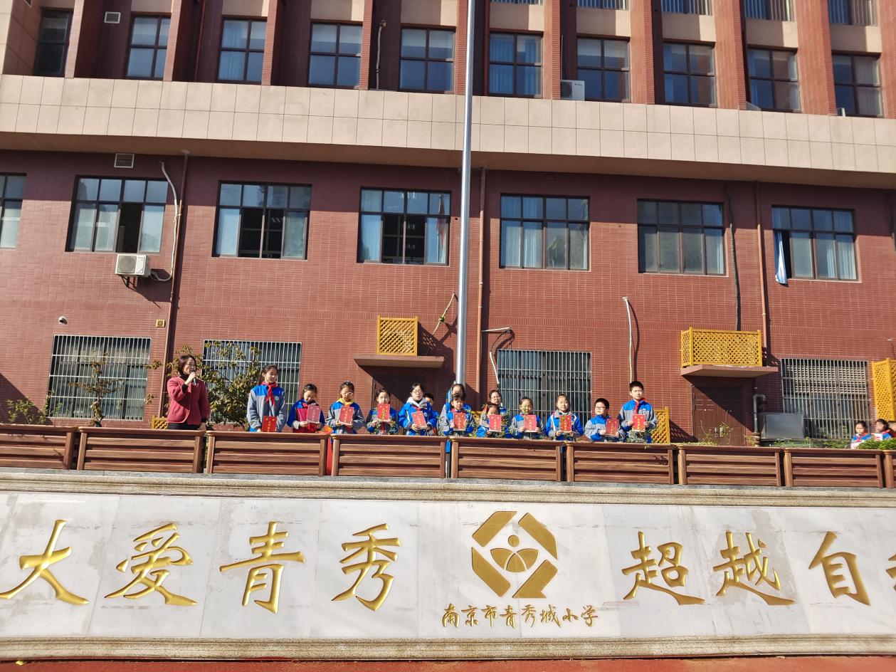 11.15五三班“关注消防 守护成长”升旗新闻稿_html_m1fa5cec9.jpg