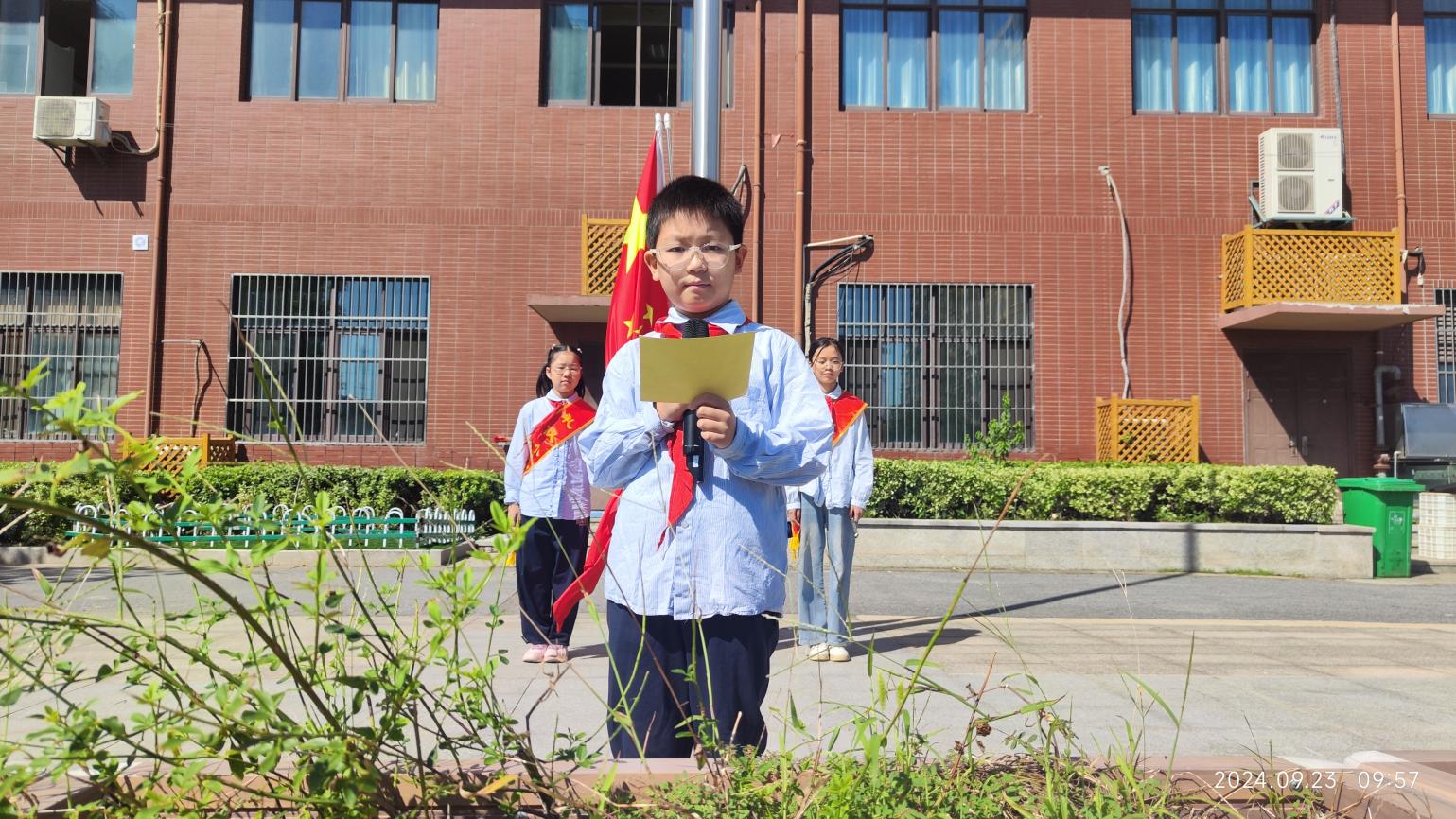 2024.9.23-朱婕六4升旗仪式(1)_html_m366f4820.jpg
