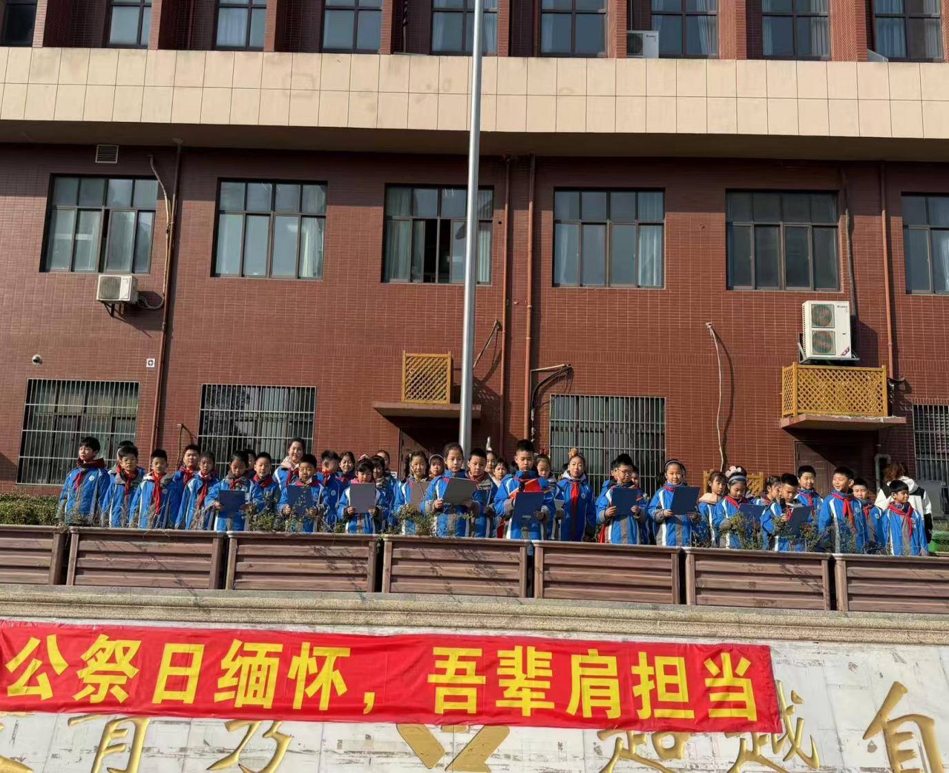 2025.12.8-葛彦君-三3升旗_html_ma1890cb.jpg 2025.12.8-葛彦君-三3升旗_html_ma1890cb.jpg