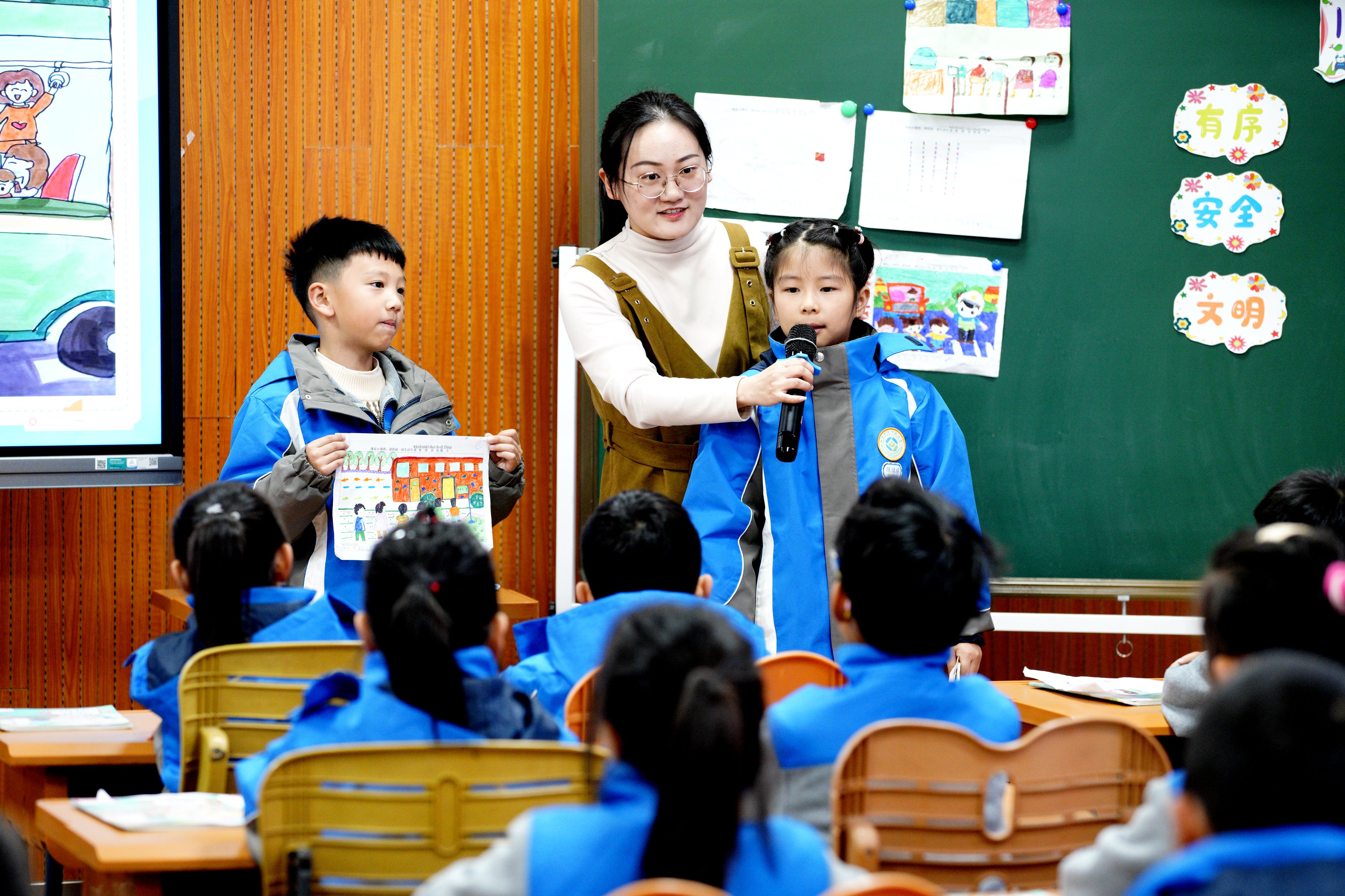 【大爱青秀·教学】深度学习理念下小学道德与法治家国情怀涵育的教学研究活动_html_288e24d.jpg