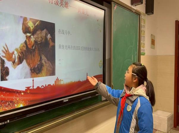 铭记英雄故事，传承英雄精神    三年级读书节新闻稿_html_743995ab.jpg