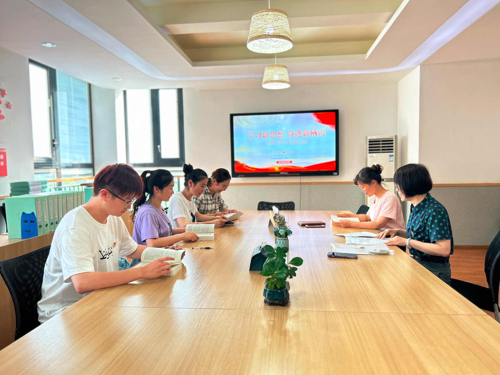 【乐活龙幼•党建】学习新思想 奋进新栖霞 ——龙潭幼儿园党支部主题党日活动