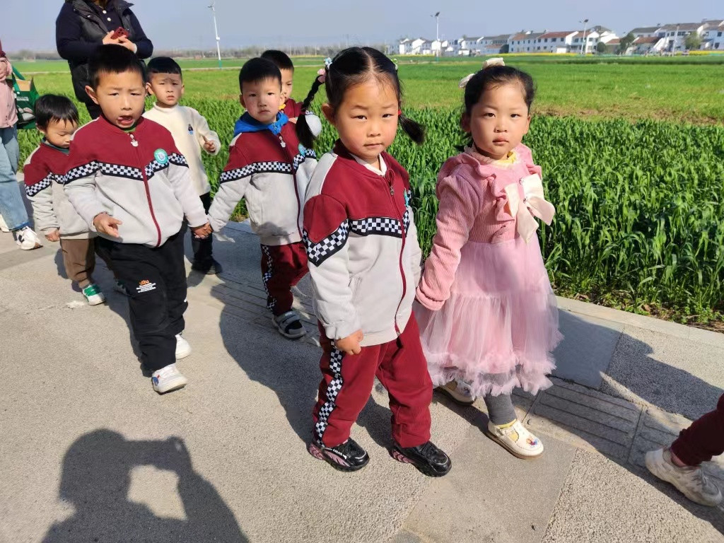 【乐活龙幼】亲近自然 拥抱春天 ——龙潭幼儿园靖安分园小班组社区活动